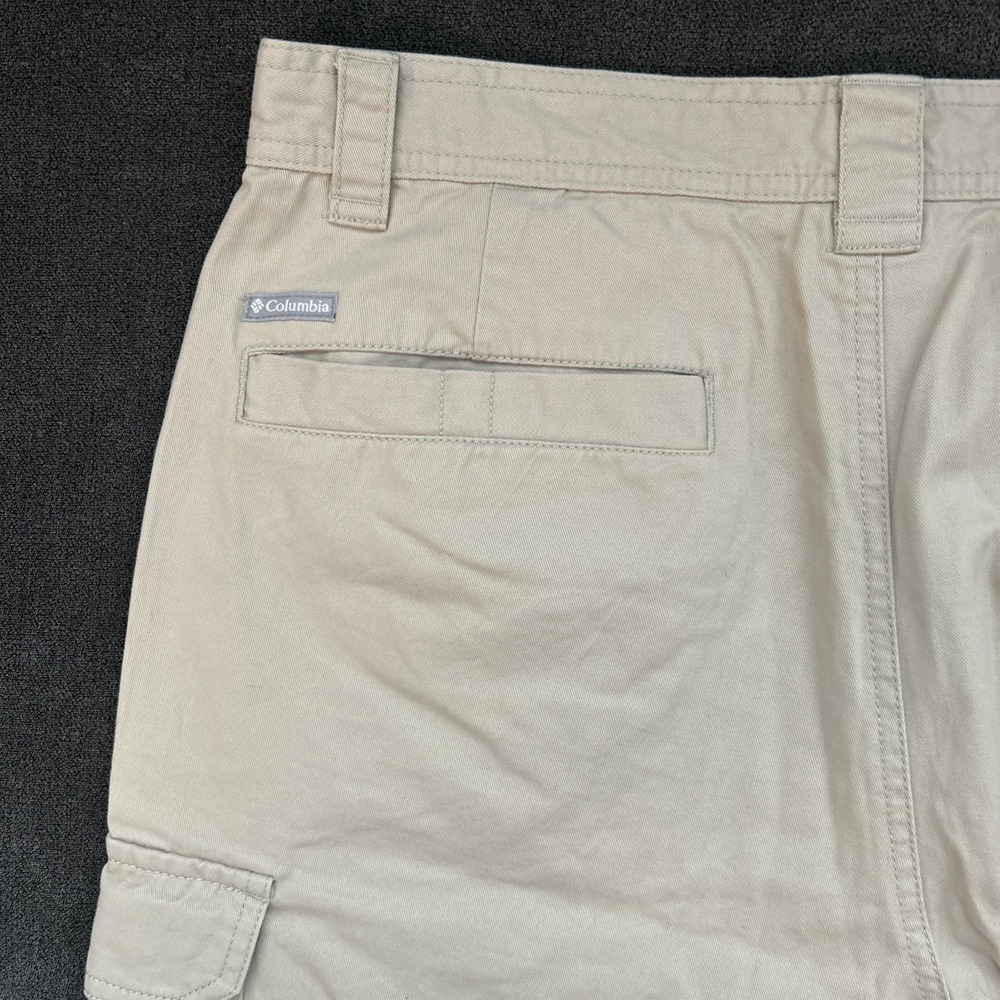 Columbia Brownsmead Shorts Men's 36x10 Beige Khaki Cargo Omni-Shade Cotton Pants